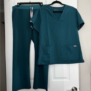 Figs Caribbean Blue Scrub Set Top Size Large, Pant Large Petite